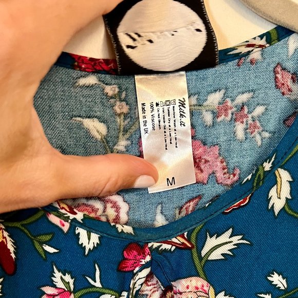 Milk It Vintage Blue Floral Fabric Shift Dress with tear drop cutout sz M - Picture 5 of 5